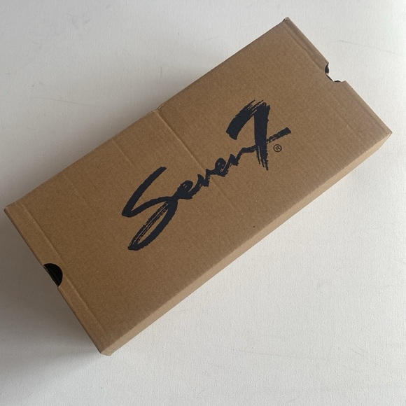 Seven7 Footwear - Kiki Faux Fur Slides Sandals - RED , Size 10, New in Box - Picture 9 of 9